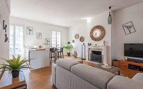 LESEHAN APPARTEMENT AIGUES MORTES Vue Remparts